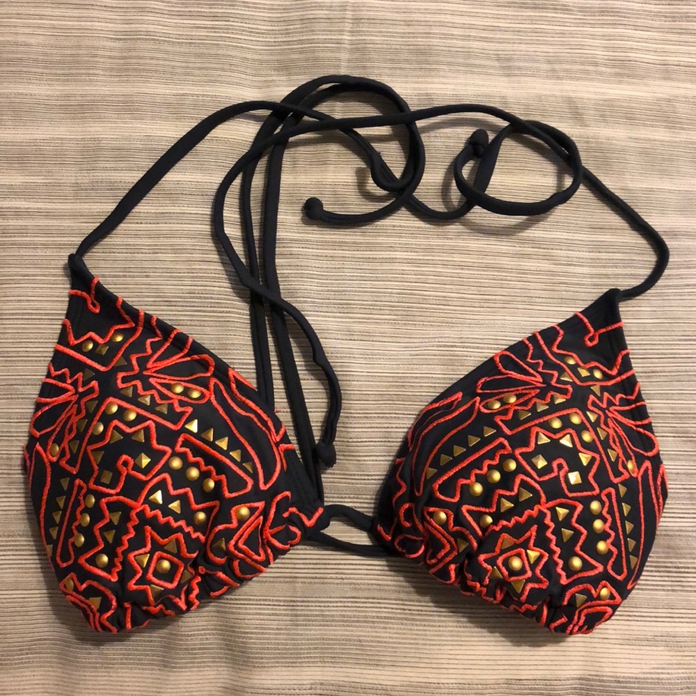 Xhilaration Bathing Suit Top. Size Medium.